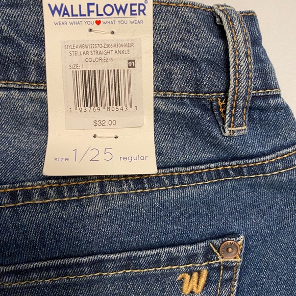 Wallflower Fearless Curvy Jeans - Picture 3 of 7